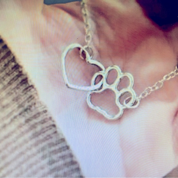 Sterling Silver Pet Feet Dog/Cat Paw Heart Chain Pendant Love Necklace - Picture 6 of 7